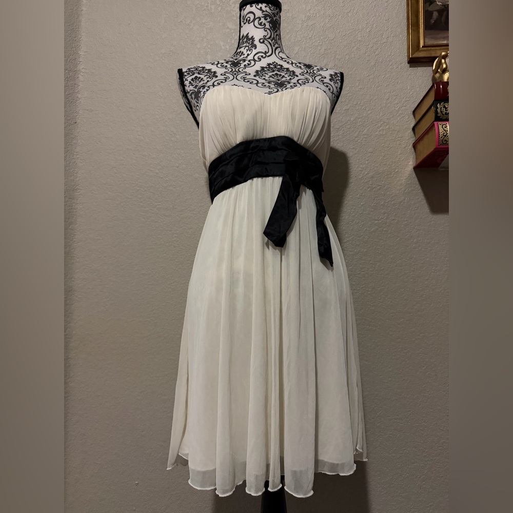 Chic Strapless White Dress with Black Sash